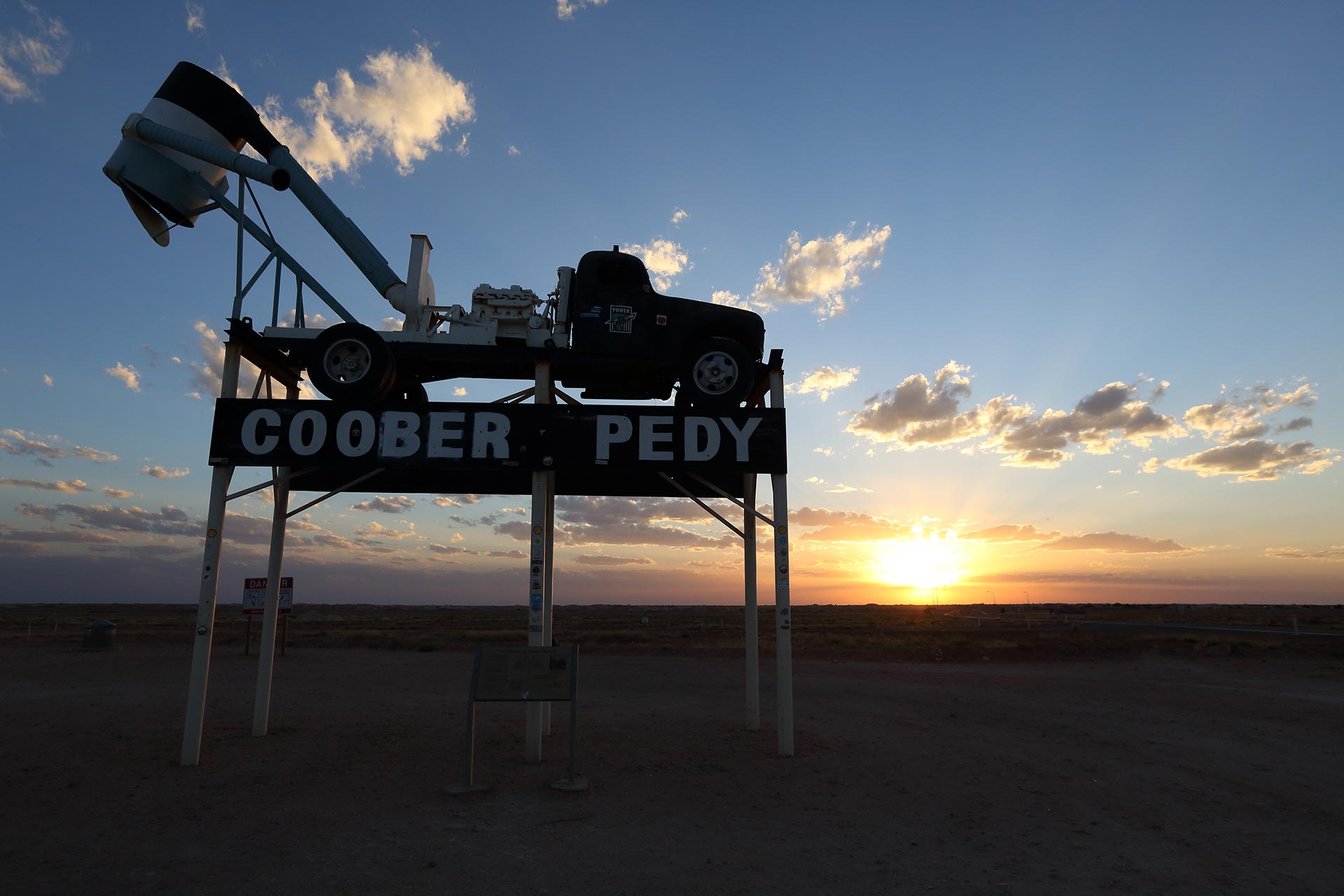 when-night-falls-coober-pedy